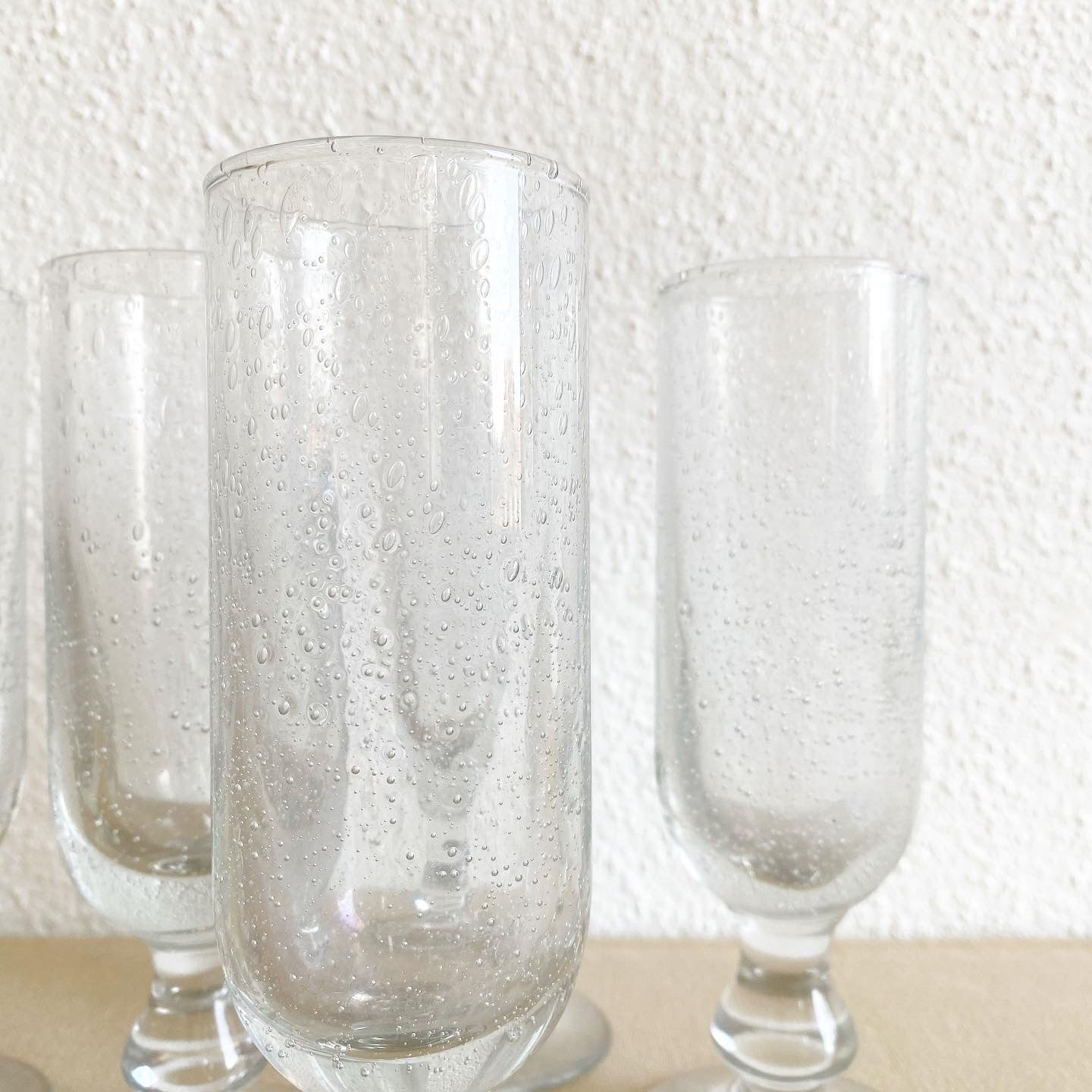 Flûtes à champagne en verre bullé